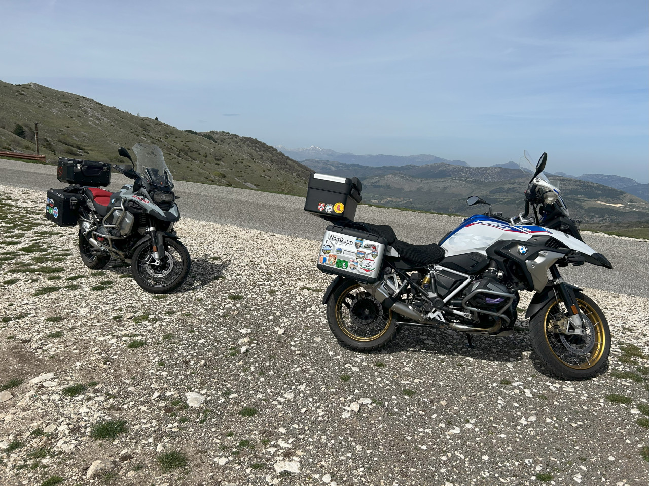 Viaggiare in moto: un'avventura sulla strada