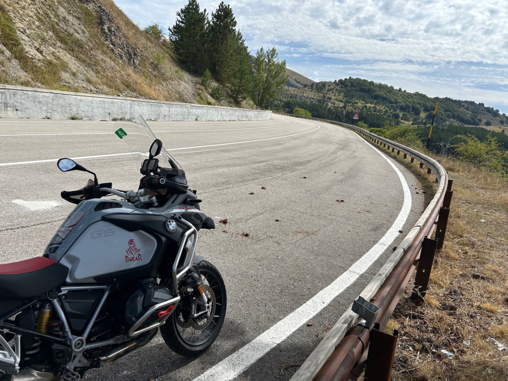 San Gabriele e Prati di Tivo, Abruzzo mistico e motociclistico